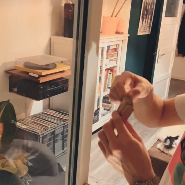 Balkontür-Griff mit Schließfunktion. Simpel aber effektiv. Jetzt im Shop erhältlich!