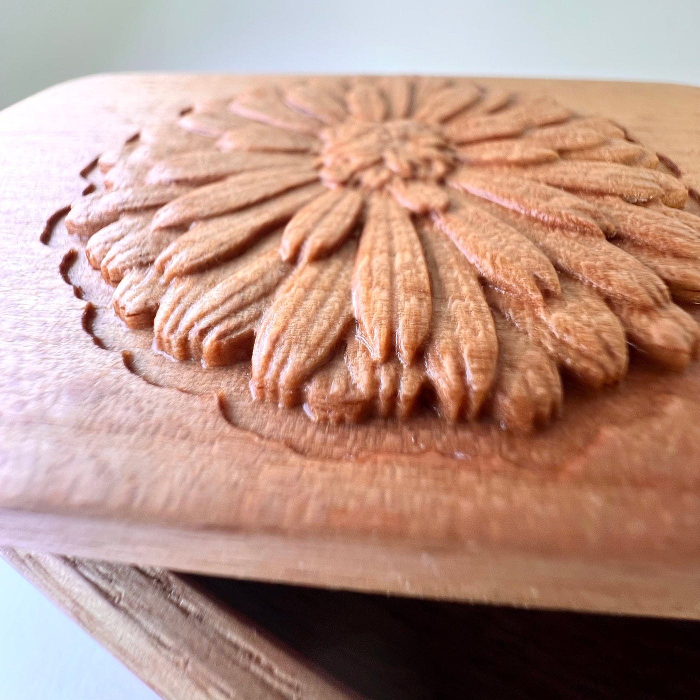Kleine Holzdose mit Ringelblume – Bild 4